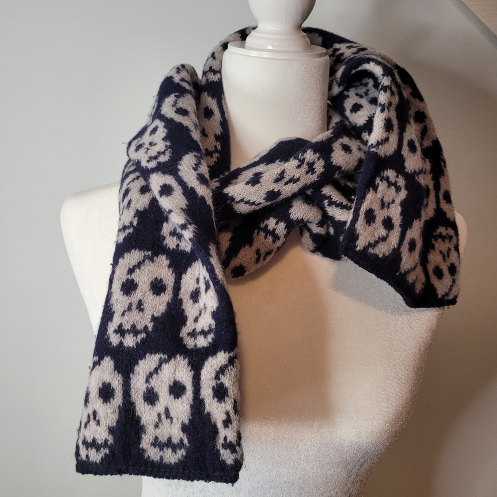 Skull Patterned Black and White Pure Wool Scarf